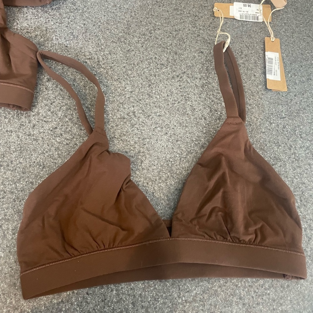 NWT SKIMS FITS EVERYBODY TRIANGLE BRALETTE XXS